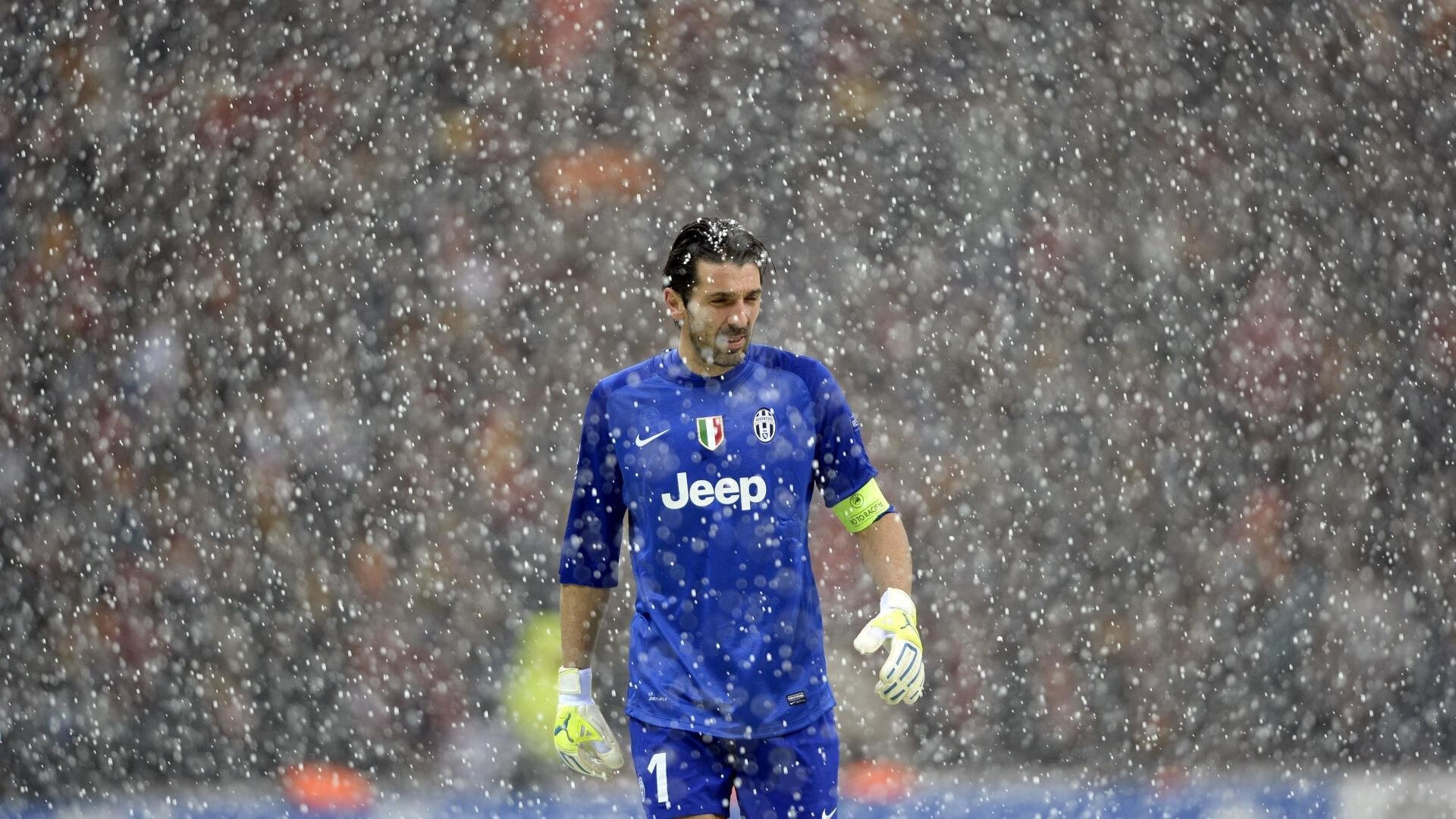 球星在赛后被评为当场MVP并上演感谢仪式，球队mvp